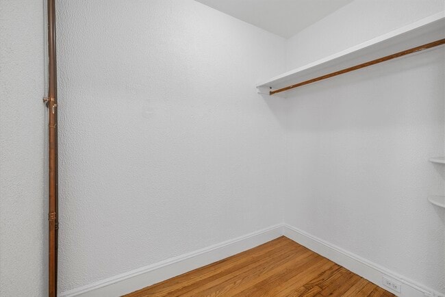 Building Photo - 170 Maple St