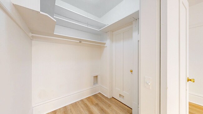 Building Photo - 420 Ellis St