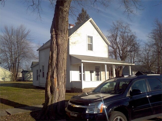 Building Photo - 1364 Superior St