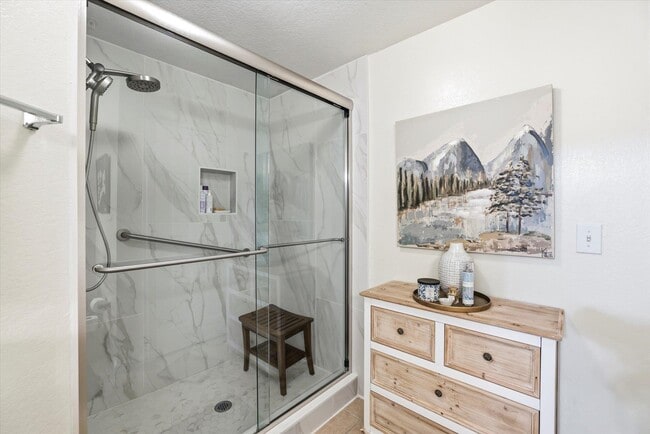 Building Photo - 2801 Chancellorsville Dr