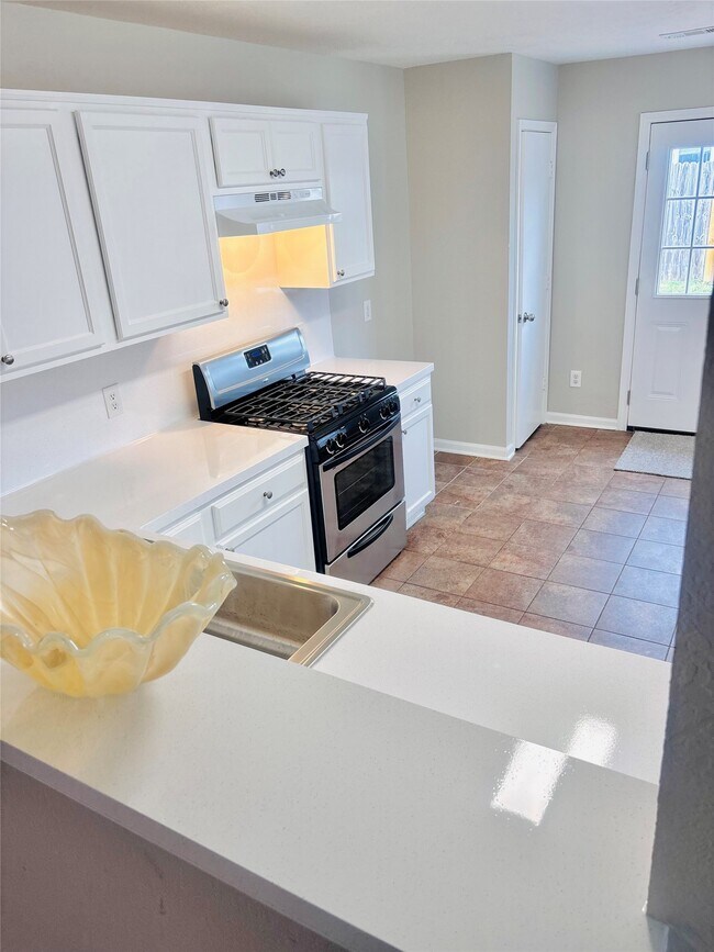 Building Photo - 8134 Sanders Forest Ct