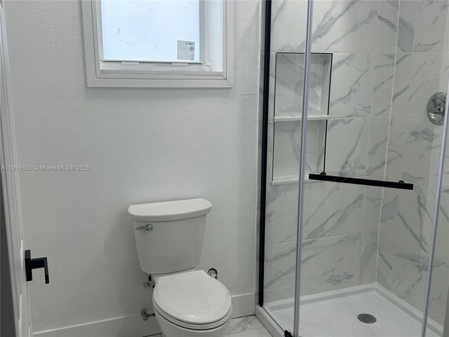 Building Photo - 1308 NW 13th Ct