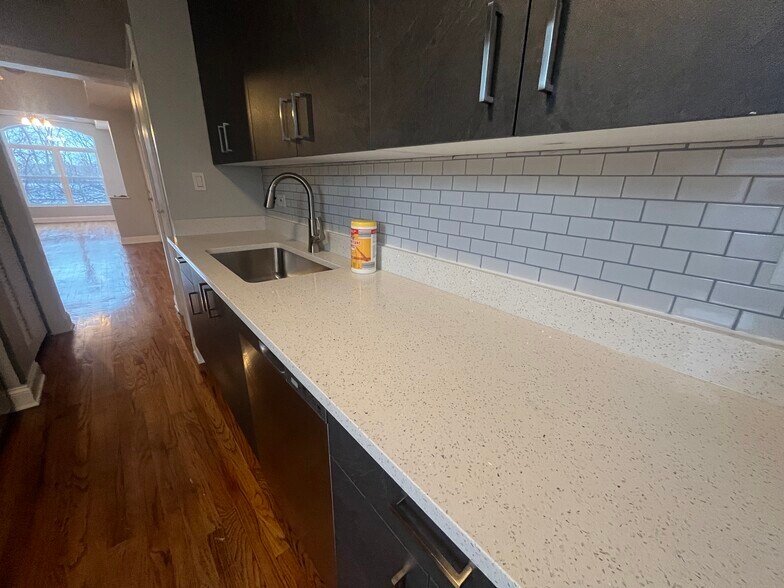 Building Photo - 6444 S Dorchester Ave