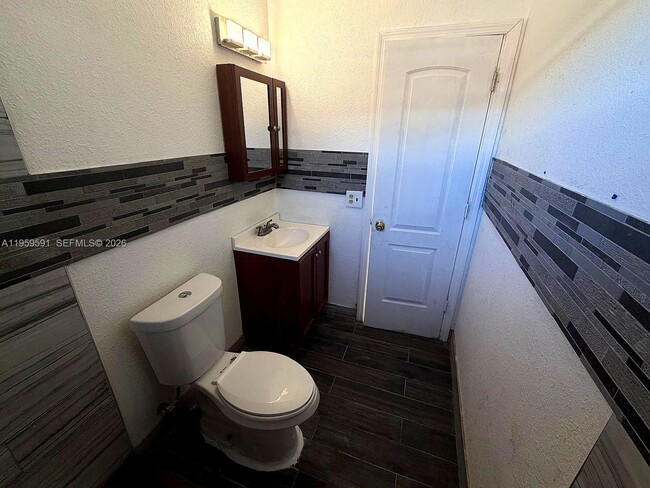 Building Photo - 14407 NE 5th Ave