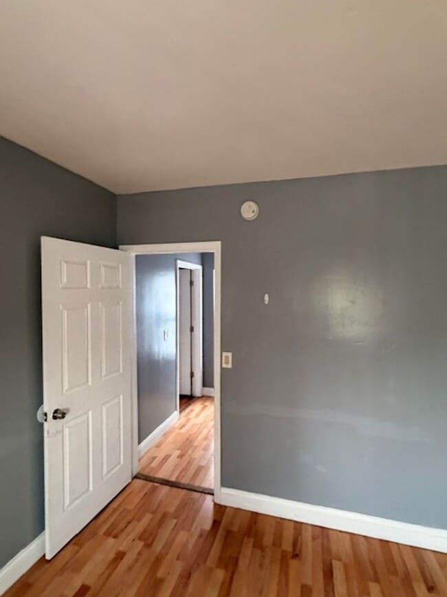 Building Photo - 925 Xenia Ave