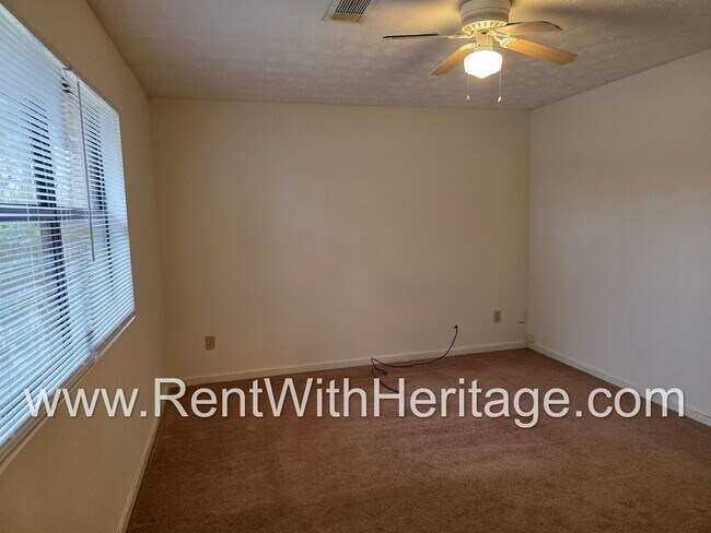 Building Photo - 1750 Nutmeg St