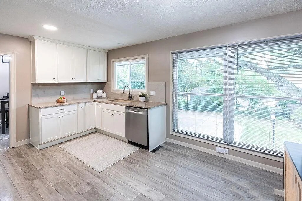 Building Photo - 2535 Saint Thomas Dr