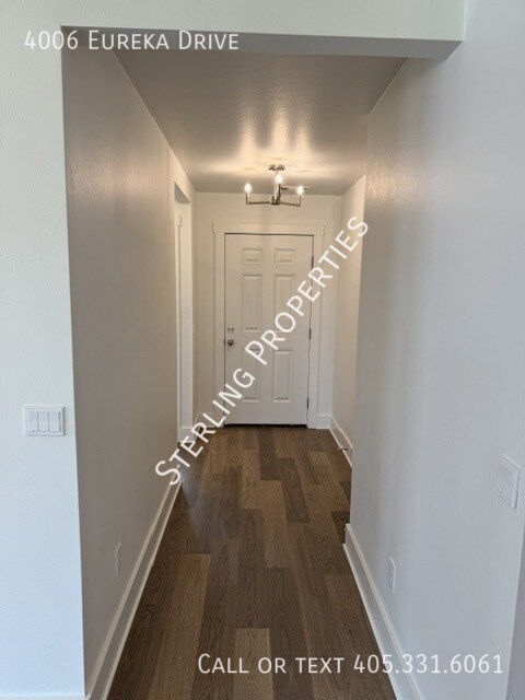 Building Photo - 4006 Eureka Dr