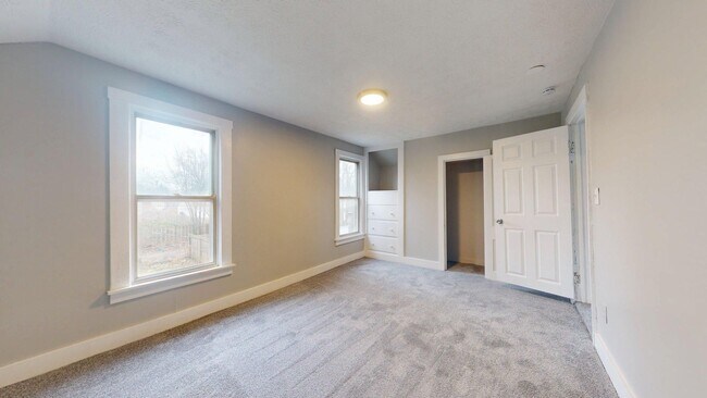 Building Photo - Lorain/W.73 neighborhood, updated 3 bed/1 bath single family house.