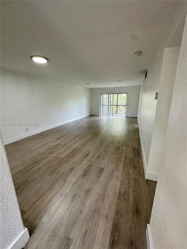 Building Photo - 6201 N Falls Cir Dr