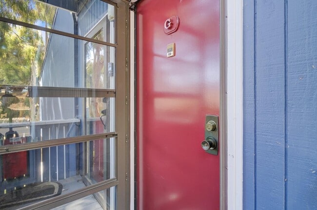 Primary Photo - 139 Piccadilly Pl