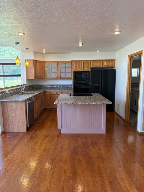 Building Photo - 1112 Meadow Oaks Dr