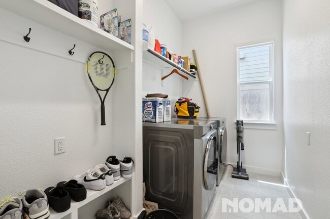 Building Photo - Spacious 5BR House in Buda