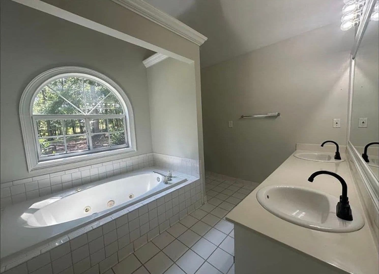 Building Photo - 120 Gentle Doe Dr