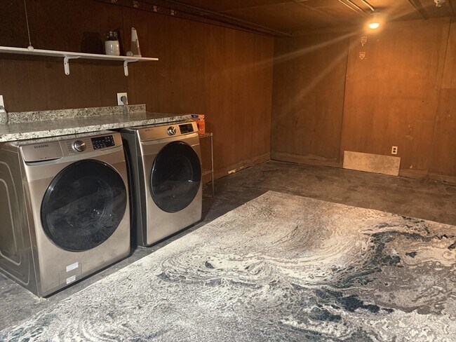 Building Photo - 31 Clyde St