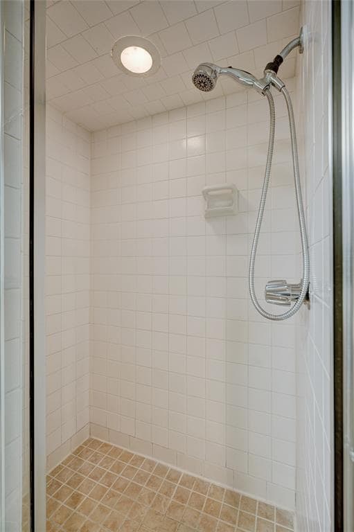 Building Photo - 6325 Glenbrook Ct