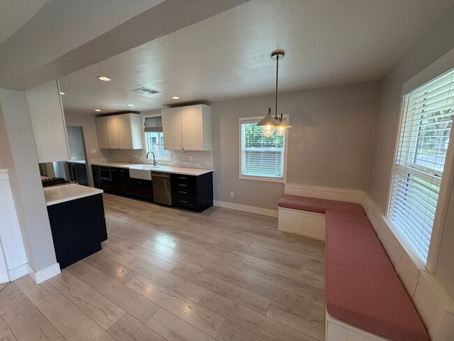 Building Photo - 3 Bedroom | 1.5 Bathroom | Single-Family Home