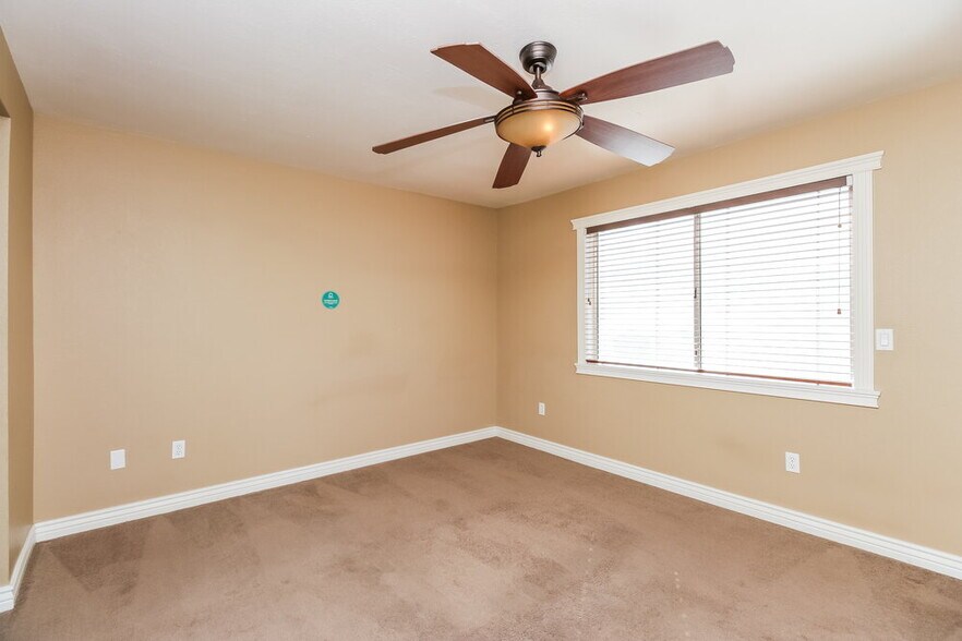 Building Photo - 1915 S 39th St