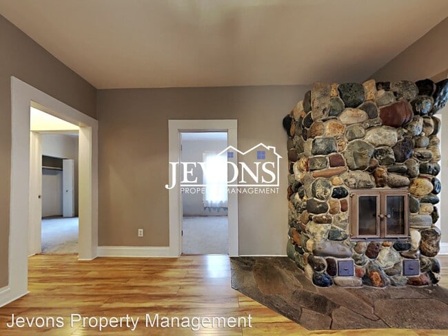 Building Photo - 3 br, 2 bath House - 2704 S 85th Ave