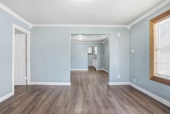 Building Photo - 2514 E Archer St