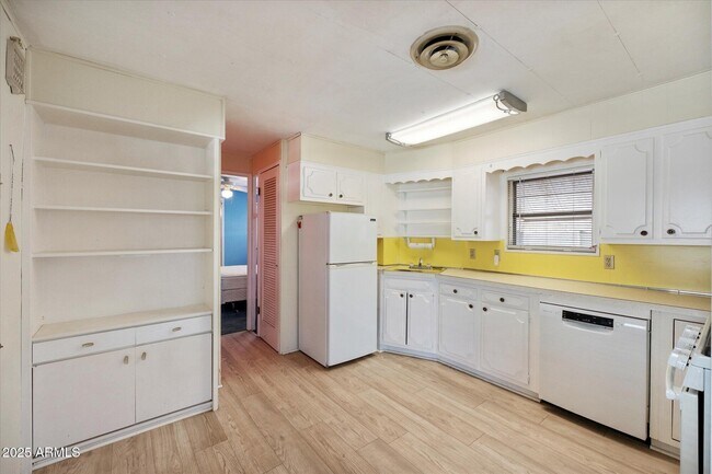 Building Photo - 7807 E Main St