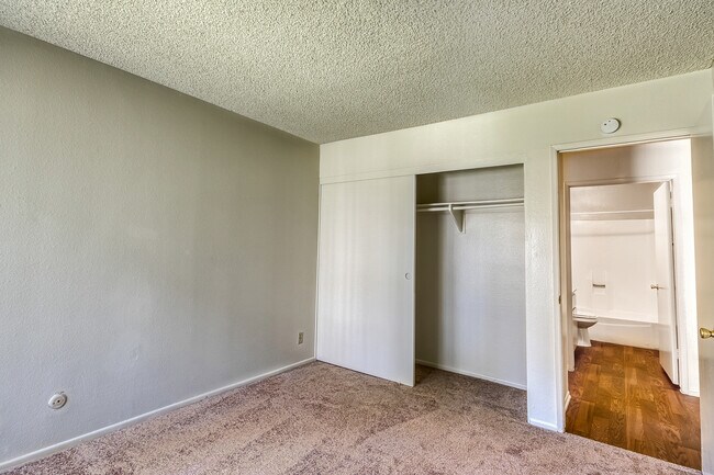 Building Photo - Cherry Creek Apartments