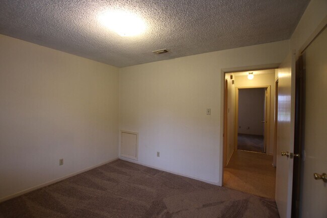 Building Photo - 12414 Cimmarron Dr