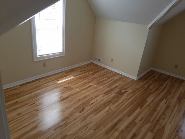 Building Photo - 2537 N Weil St