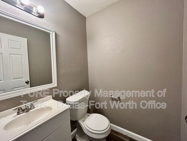 Building Photo - 641 Gallant Fox Dr