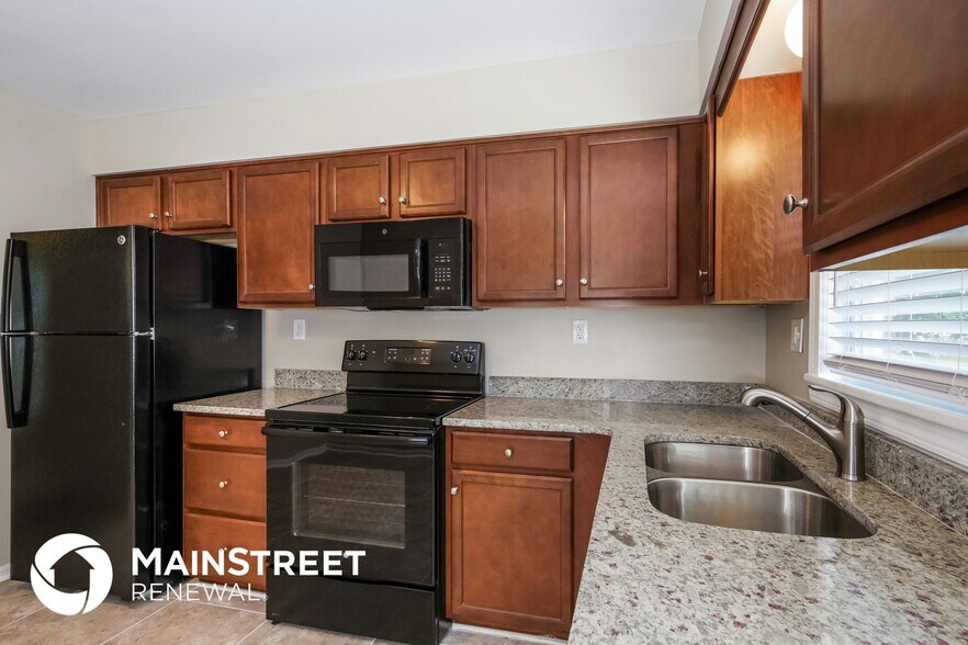 Building Photo - 8209 Chickering Way
