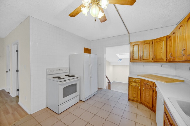 Building Photo - 2571 E Lincoln Hwy