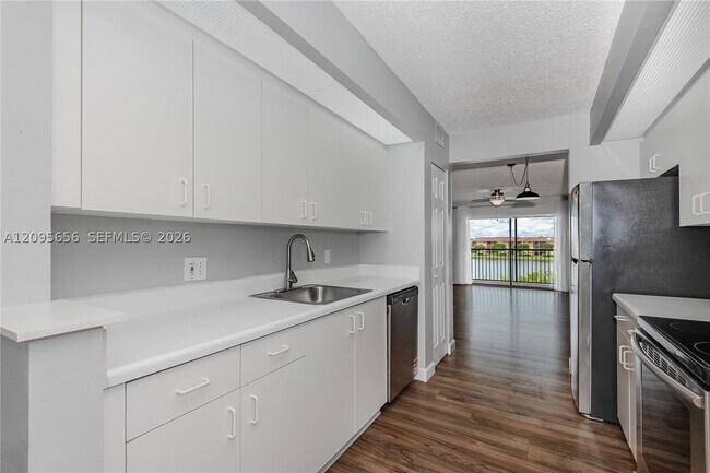 Building Photo - 550 SW 138th Ave