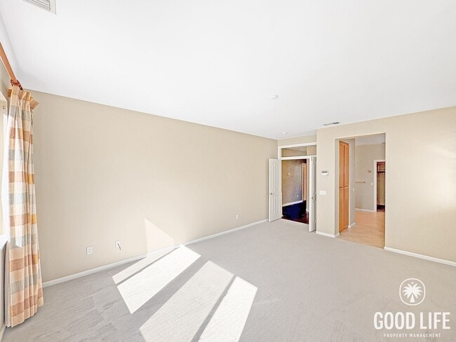 Building Photo - Spacious Torrey View Home with Flexible Floorplan in Gated Community