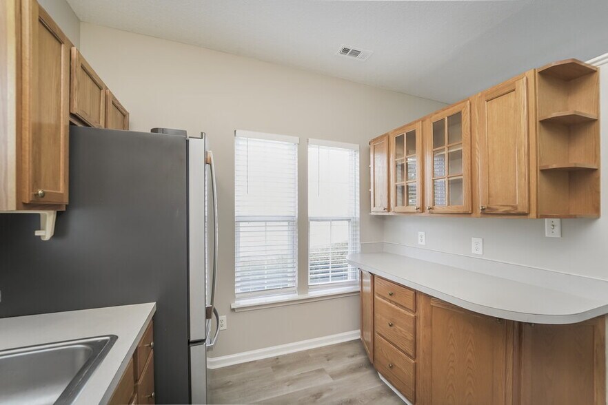 Building Photo - 8733 Cinnabay Dr