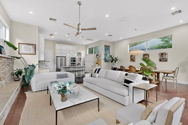 Building Photo - 807 W Gibson St