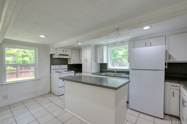 Building Photo - 29906 Hunters Rd