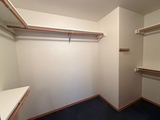 Building Photo - Now renting 3 bedroom House