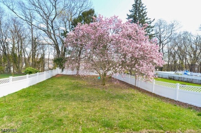 Building Photo - 483 Mt Prospect Ave