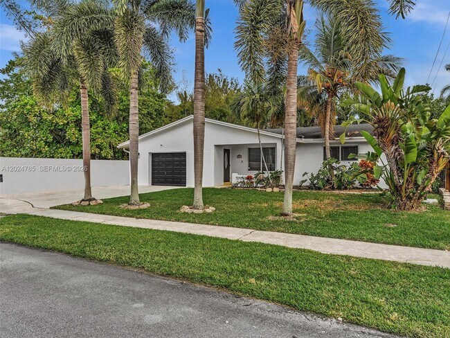 Building Photo - Southwest 42nd Terrace, Fort Lauderdale, FL 33314 - 3 BR 2 BA single-family home