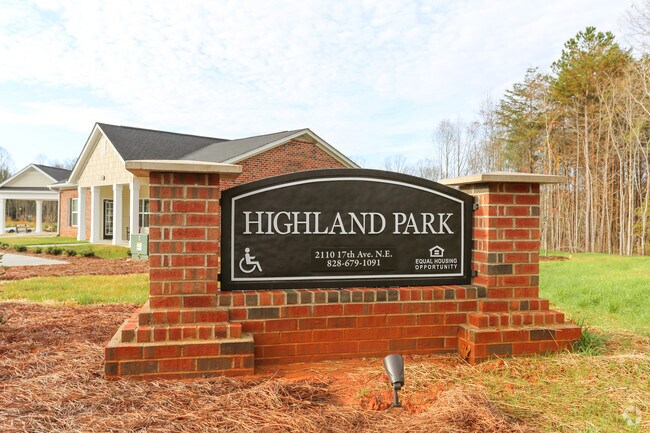 Building Photo - Highland Park Apartments
