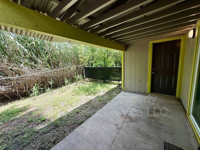 Building Photo - 1203 Southport Dr
