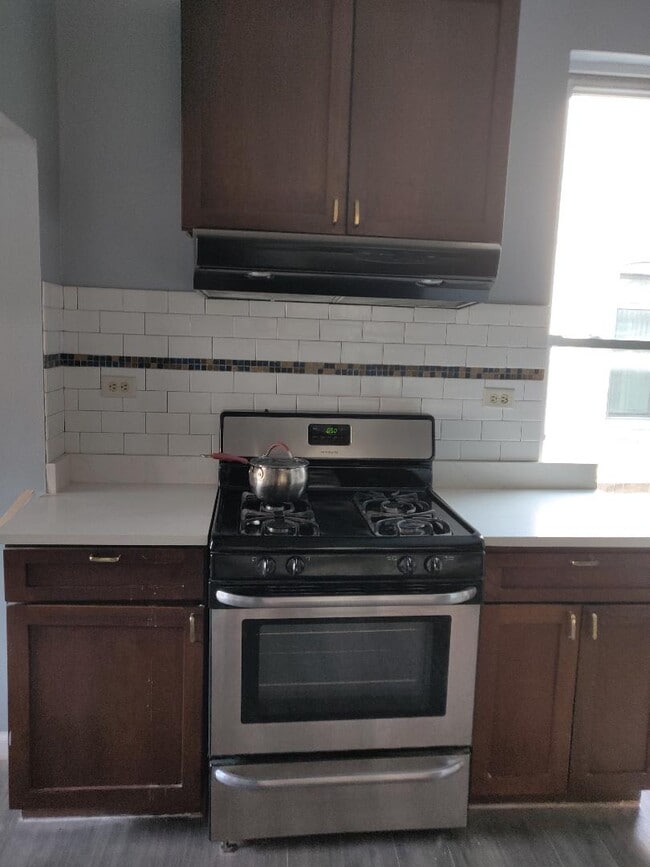 Building Photo - 708 S Oakley Blvd