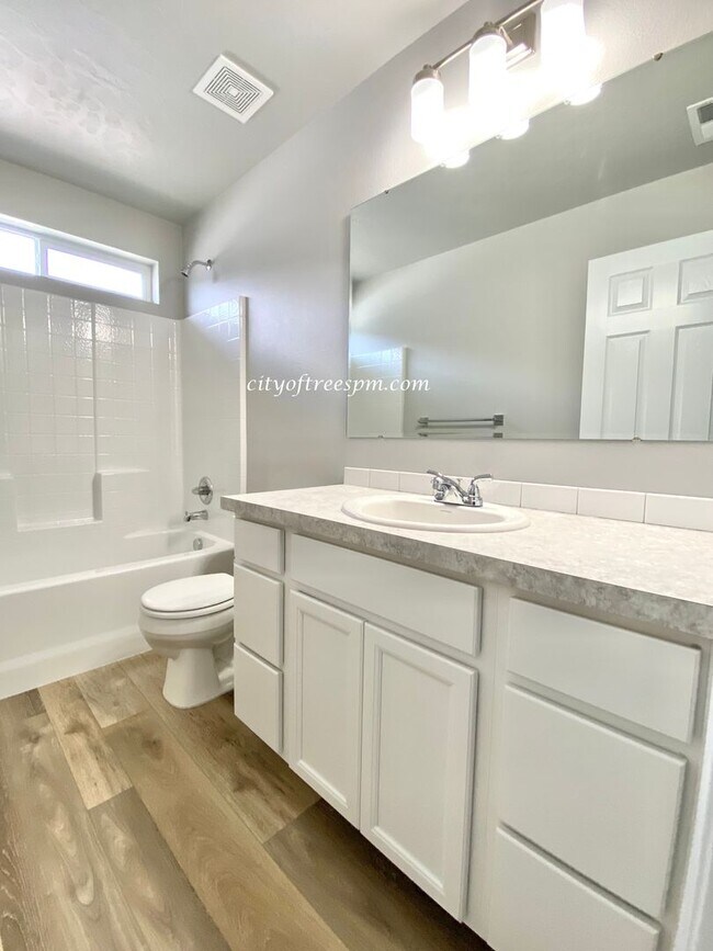 Building Photo - Beautiful Home in South Nampa