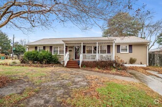 Building Photo - 4BR/2BA in Virginia Beach!  Close to VB To...