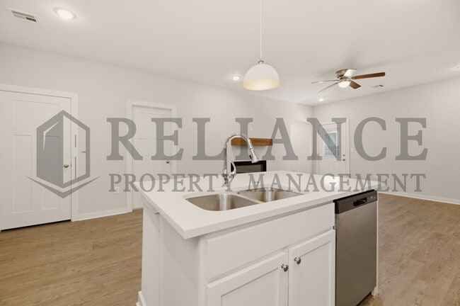 Building Photo - 622 W 50th St S