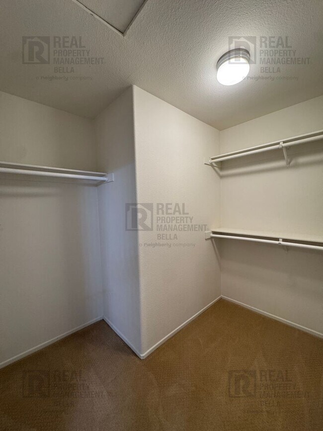 Building Photo - 756 Conlon Dr