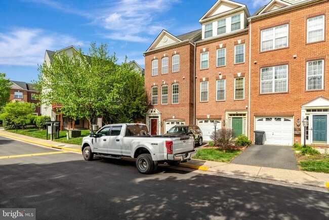 Building Photo - 13051 Park Crescent Cir