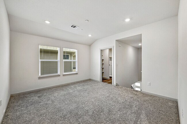 Building Photo - Spacious & Stylish Living in Liberty Hill