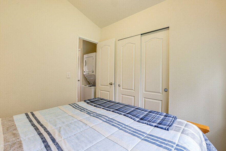 Building Photo - 2591 W Jakes Rd