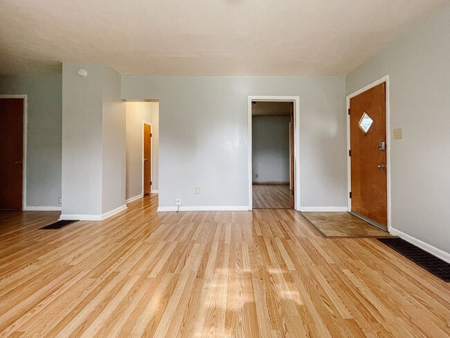 Building Photo - Enclosed Porch